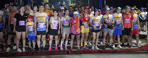 Hàng ngàn người tham dự giải chạy ven đầm phá Tam Giang