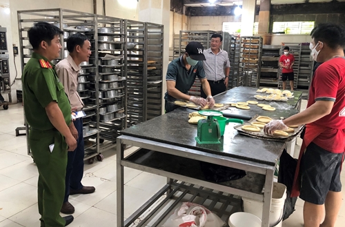 Kiểm tra các cơ sở sản xuất bánh Trung thu