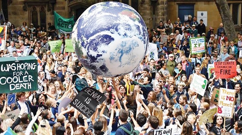 Các cuộc biểu tình về khí hậu kêu gọi các nhà lãnh đạo thế giới loại bỏ dần nhiên liệu hóa thạch