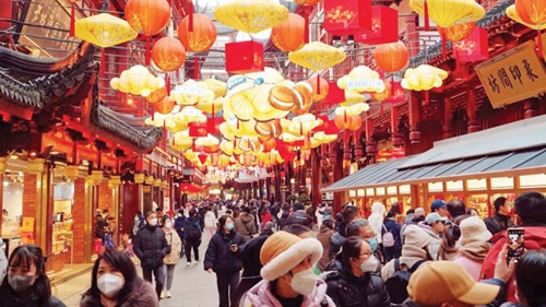 Nền kinh tế Trung Quốc phục hồi trong tháng 8 nhờ chính sách thúc đẩy và bùng nổ du lịch