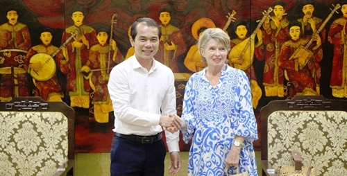 TP Huế tiếp xã giao Chủ tịch Hội Bretagne - Việt Nam