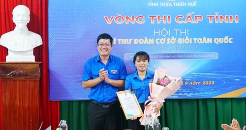 Thí sinh Lê Thị Huyền đại diện Thừa Thiên Huế tham gia Vòng chung kết Hội thi Bí thư Đoàn cơ sở giỏi toàn quốc