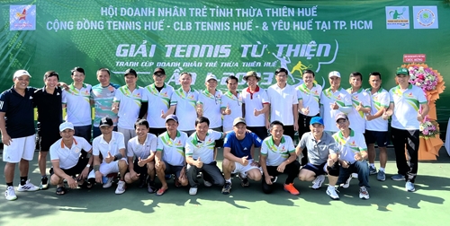 Giải tennis từ thiện quyên góp hơn 350 triệu đồng trao học bổng cho sinh viên nghèo hiếu học
