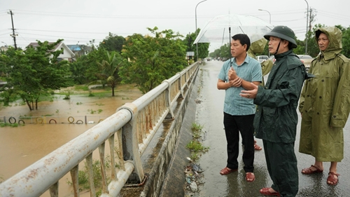 Phó Chủ tịch UBND tỉnh Phan Quý Phương kiểm tra công tác phòng, chống lụt bão
