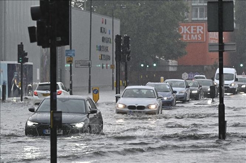 Bão Babet gây lũ lụt và mất điện tại khu vực Bắc Âu