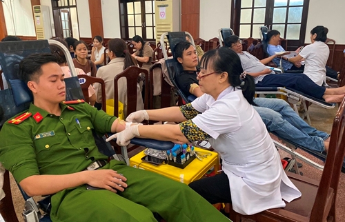 Hương Trà tiếp nhận 917 đơn vị máu