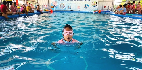Dạy bơi phòng chống đuối nước cho trẻ em