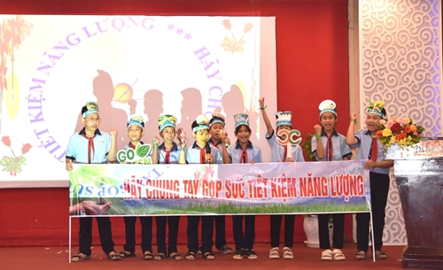 Trình bày Sáng kiến Năng lượng từ 5 trường học ở Huế