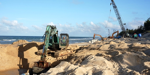 Đẩy nhanh tiến độ các dự án xử lý sạt lở bờ biển “Thi công đến đâu, dứt điểm đến đó”
