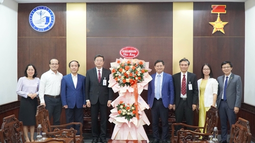 Phó Chủ tịch Thường trực UBND tỉnh Nguyễn Thanh Bình thăm, chúc mừng các cơ sở giáo dục