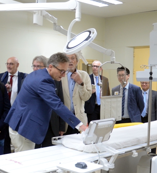 Bệnh viện Trường đại học Y - Dược khai trương hệ thống chụp mạch can thiệp số hóa xóa nền