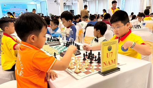 Hơn 250 vận động viên tranh tài tại Giải cờ vua đồng đội thanh thiếu nhi