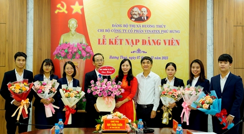 Hương Thủy Kết nạp đảng viên mới trong doanh nghiệp tư nhân