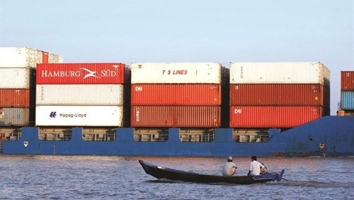 Ngành vận tải biển toàn cầu sắp đối mặt với chi tiêu tiêu dùng thấp, thuế Carbon cao hơn