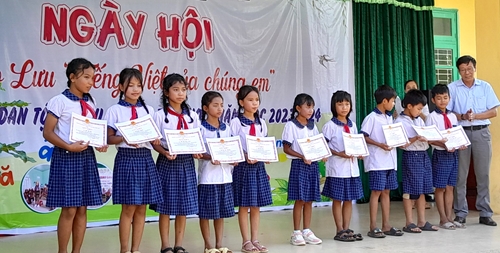 Ngày hội “Tiếng Việt của chúng em” dành cho học sinh dân tộc thiểu số