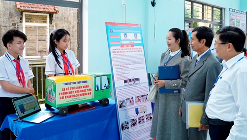 Học sinh Hương Thủy tham gia cuộc thi khoa học kỹ thuật