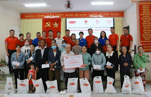 Dai-ichi Life Việt Nam hỗ trợ người dân khắc phục hậu quả mưa lũ tại tỉnh Thừa Thiên Huế