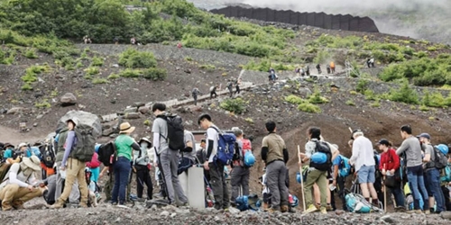 Nhật Bản Tỉnh Yamanashi có thể sẽ bắt đầu thu phí và giới hạn người leo núi Phú Sĩ từ tháng 7 2024