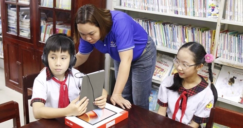 Quỹ Hy vọng trao 2 thư viện điện tử cho học sinh tiểu học ở A Lưới