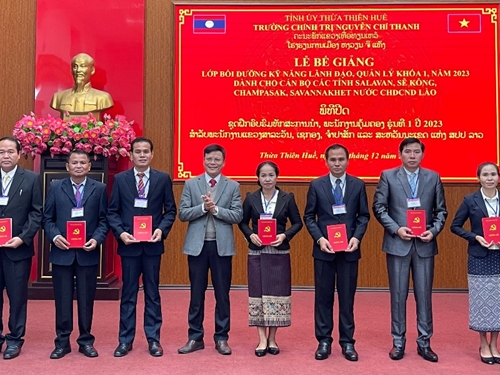 60 học viên Lào tốt nghiệp lớp bồi dưỡng lãnh đạo, quản lý