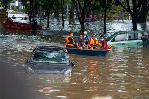 Malaysia Hơn 28 000 người phải sơ tán do lũ lụt