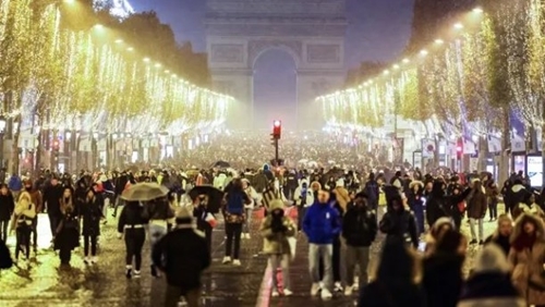 Pháp tăng cường an ninh dịp năm mới do mối đe dọa “khủng bố”