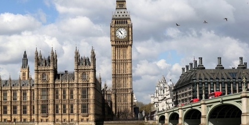 Tháp đồng hồ Big Ben kỷ niệm 100 năm phát sóng tiếng chuông mừng năm mới