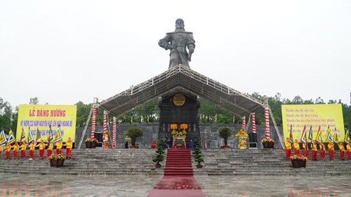Núi Bân  lễ hội Quang Trung tại Huế