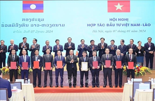 Thủ tướng Phạm Minh Chính cùng Thủ tướng Lào chủ trì Hội nghị hợp tác đầu tư Việt Nam - Lào