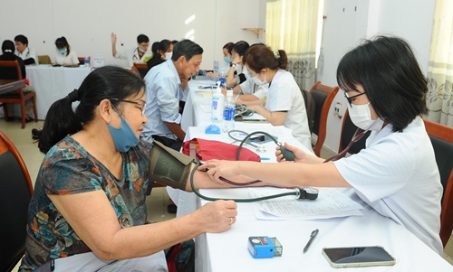 Khám, tầm soát phổi miễn phí cho hơn 600 người dân Quảng Điền