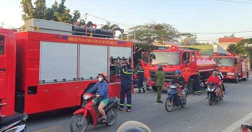 Khống chế vụ cháy nhà dân ở xã Vinh Hưng
