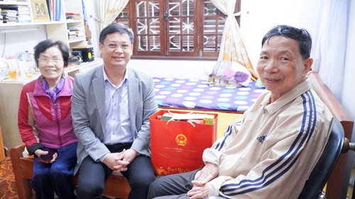 Phó Chủ tịch Thường trực UBND tỉnh Nguyễn Thanh Bình chúc tết nguyên lãnh đạo tỉnh qua các thời kỳ