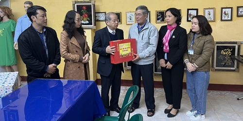 Phó Bí thư Thường trực Tỉnh ủy Phan Ngọc Thọ thăm, tặng quà tại các cơ sở bảo trợ xã hội