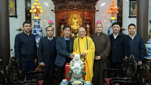 Chủ tịch UBND tỉnh Nguyễn Văn Phương chúc tết các chức sắc tôn giáo