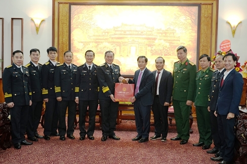 Đoàn công tác Bộ Tư lệnh Vùng 3 Hải quân thăm, chúc Tết Tỉnh ủy và UBND tỉnh
