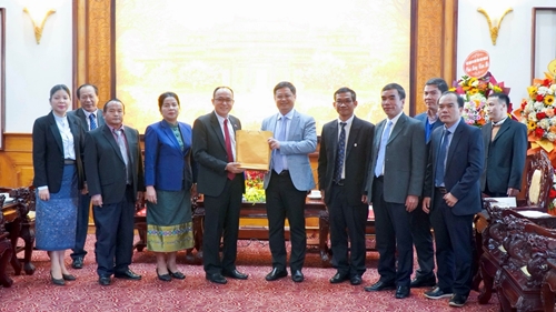 Đoàn đại biểu tỉnh Champasak - Lào thăm, chúc tết tại Thừa Thiên Huế