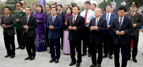 Dâng hương, dâng hoa nhân kỷ niệm 94 năm Ngày thành lập Đảng Cộng sản Việt Nam