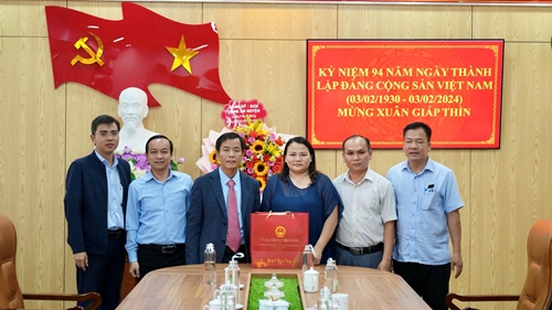 Chủ tịch UBND tỉnh Nguyễn Văn Phương chúc tết huyện Nam Đông, Phú Lộc