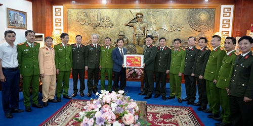 Chủ tịch UBND tỉnh Nguyễn Văn Phương chúc tết Bộ đội Biên phòng, Công an tỉnh