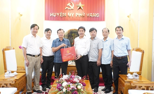 Bí thư Tỉnh ủy Lê Trường Lưu thăm, chúc tết tại Phú Vang và cán bộ bảo vệ rừng A Lưới