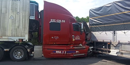 Tai nạn giao thông nghiêm trọng trên cao tốc Cam Lộ - La Sơn, 2 người chết