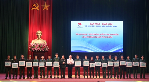Thành phố Huế và huyện Phú Vang tổ chức gặp mặt, giao lưu thanh niên lên đường nhập ngũ năm 2024