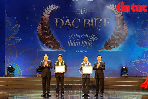 Chương trình Tôn vinh Thầy thuốc Việt Nam và trao giải cuộc thi viết Sự hy sinh thầm lặng lần VI