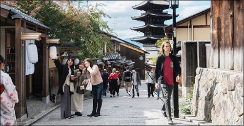 Kyoto có kế hoạch triển khai dịch vụ xe buýt du lịch để giải quyết tình trạng quá tải