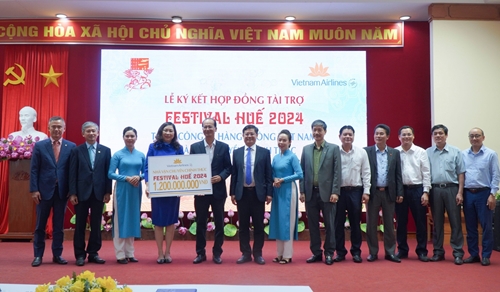 Vietnam Airlines đồng hành cùng Festival Huế 2024