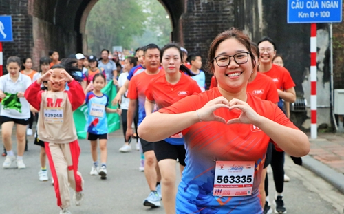 Trên 5 000 vận động viên hào hứng chạy cùng ThuaThienHueJogging