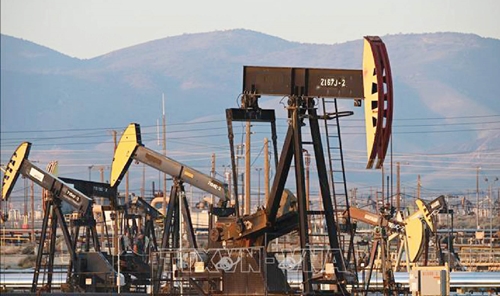 Giá dầu tăng khi rủi ro địa chính trị gây thêm lo ngại về nguồn cung