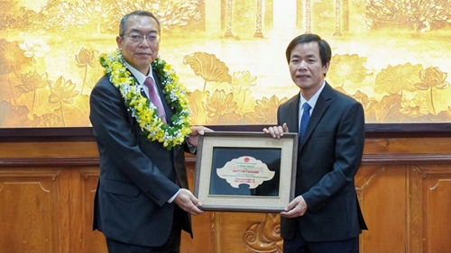 Trao danh hiệu “Công dân danh dự tỉnh Thừa Thiên Huế” cho ông Hattori Tadashi