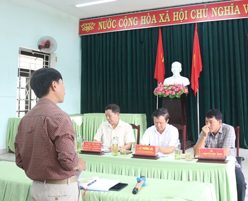 Bí thư Tỉnh ủy Lê Trường Lưu tiếp công dân tại Hương Xuân