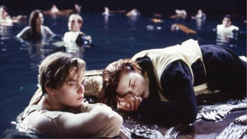 “Cánh cửa nổi” trong phim Titanic được bán với giá kinh ngạc 718 750 USD